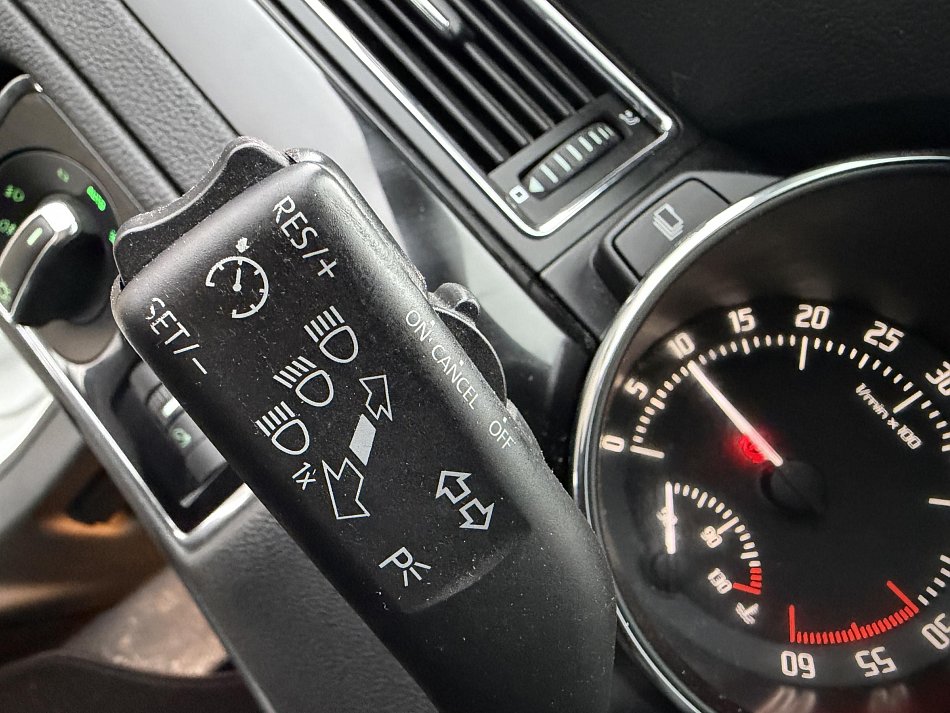 Škoda Superb II 2.0 TDCi Elegance 4x4