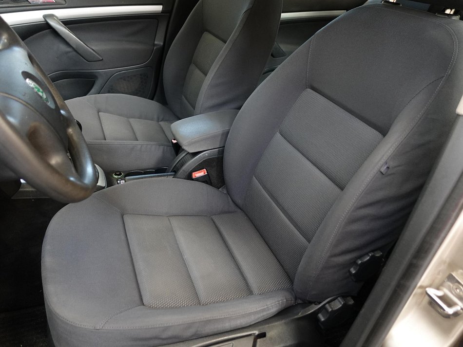 Škoda Octavia II 1.6 i Ambiente