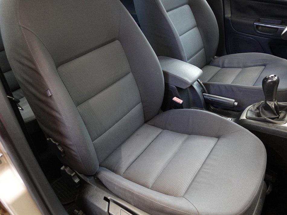Škoda Octavia II 1.6 i Ambiente