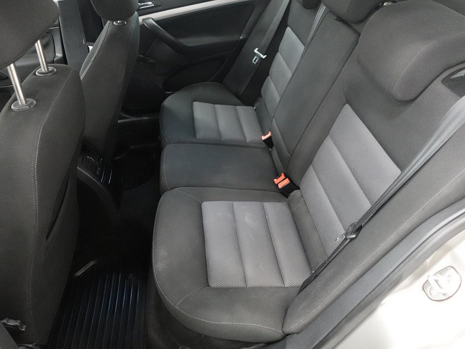 Škoda Octavia II 1.6i Ambiente