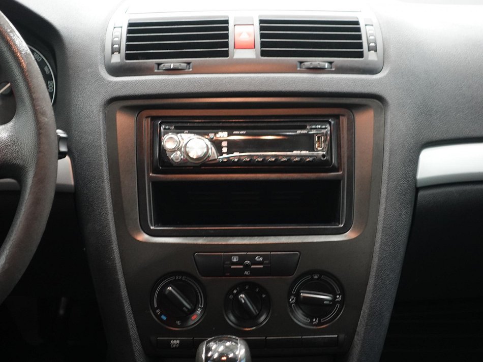 Škoda Octavia II 1.6i Ambiente