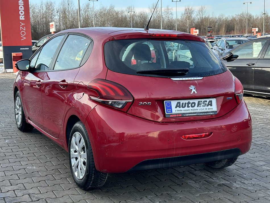 Peugeot 208 1.2i 