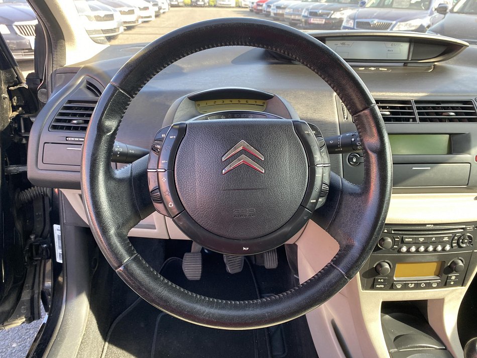 Citroën C4 1.4i 