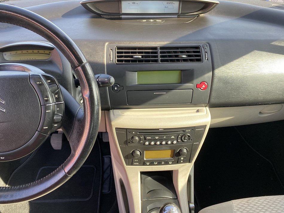Citroën C4 1.4i 