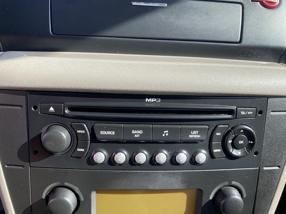 Citroën C4 1.4i 