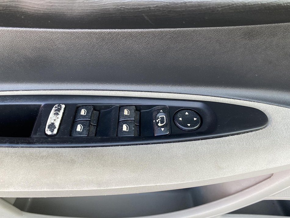 Citroën C4 1.4i 