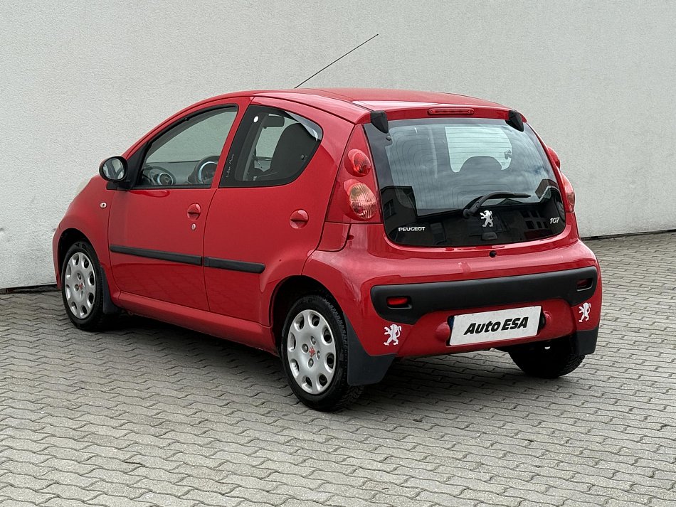 Peugeot 107 1.0 i 