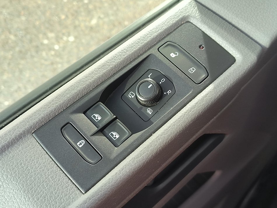 Volkswagen Transporter 2.0TDi  9míst