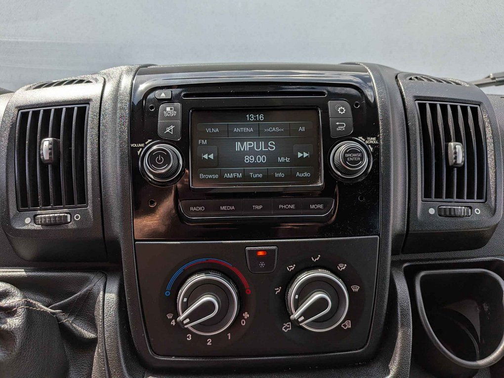 Peugeot Boxer 2.2HDi  L3H2 6míst