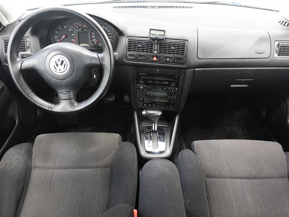 Volkswagen Golf 2.3 V5 