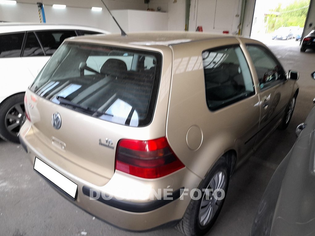 Volkswagen Golf 1.6 i 