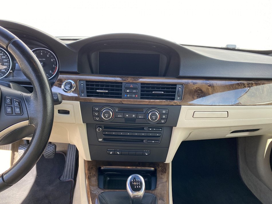 BMW Řada 3 3.0i  330i