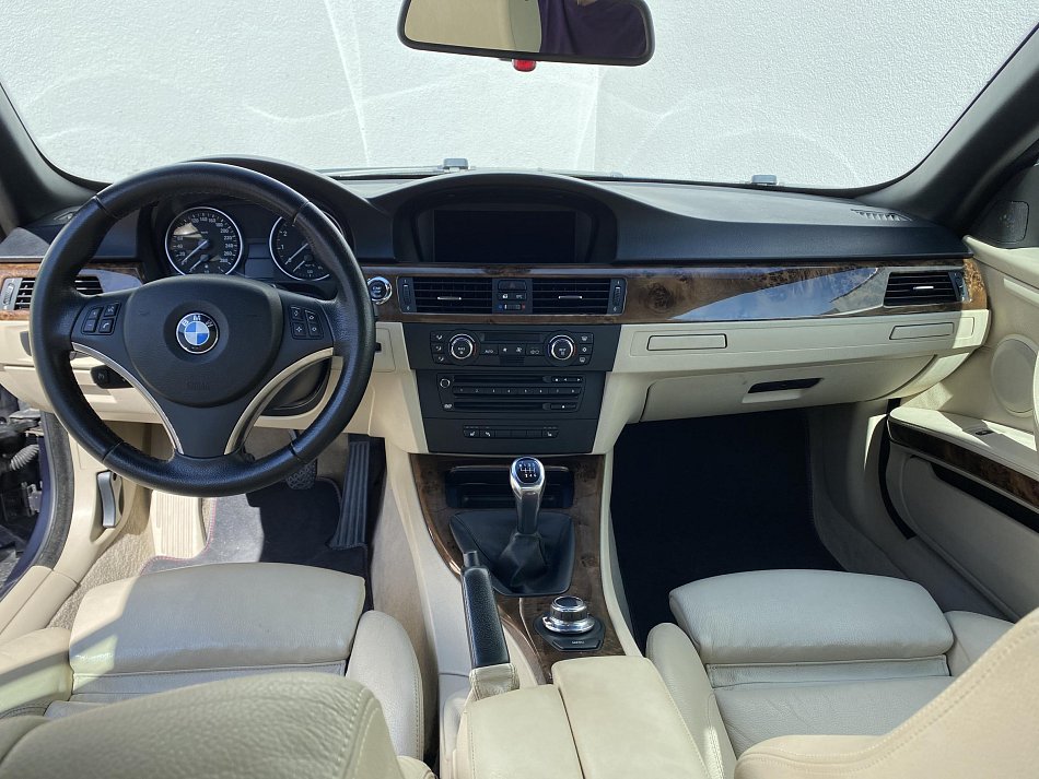 BMW Řada 3 3.0i  330i