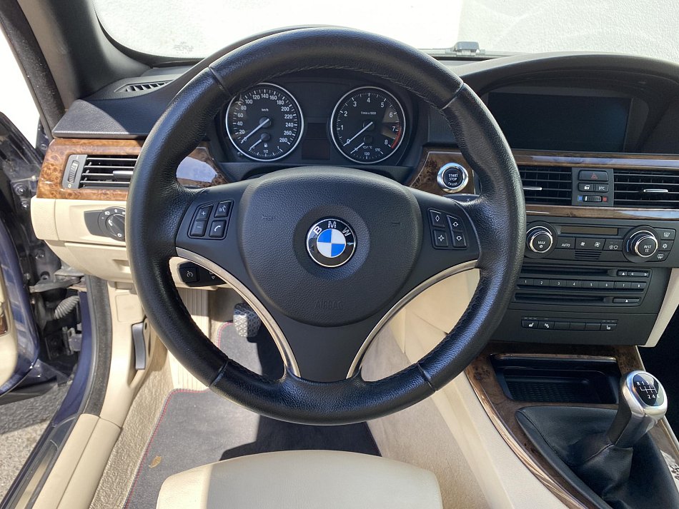 BMW Řada 3 3.0i  330i
