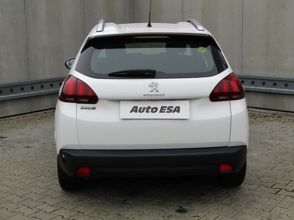 Peugeot 2008 1.2 i 