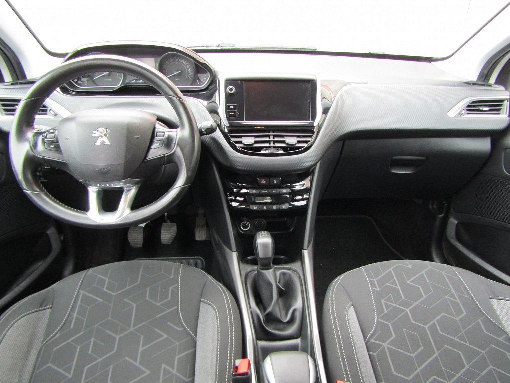 Peugeot 2008 1.2 i 