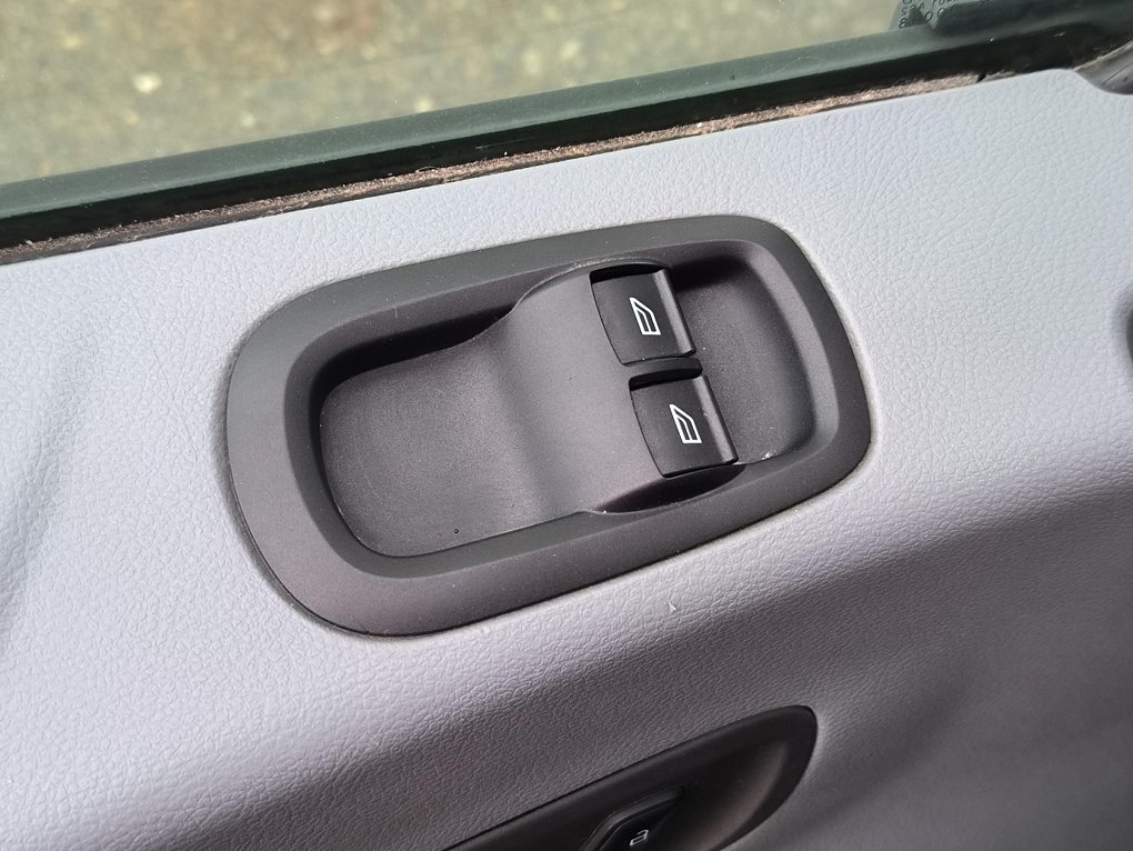 Ford Transit 2.2TDCi  L2H3 9míst