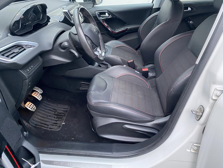 Peugeot 208 1.2 PT GT Line