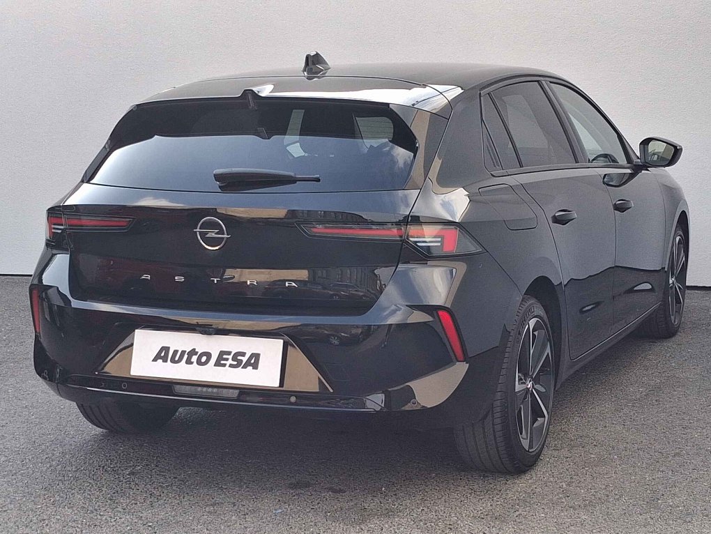 Opel Astra 1.2T Elegance