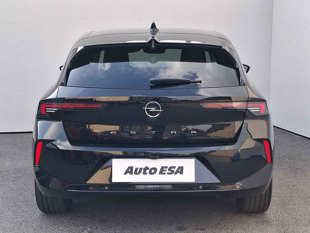 Opel Astra 1.2T Elegance