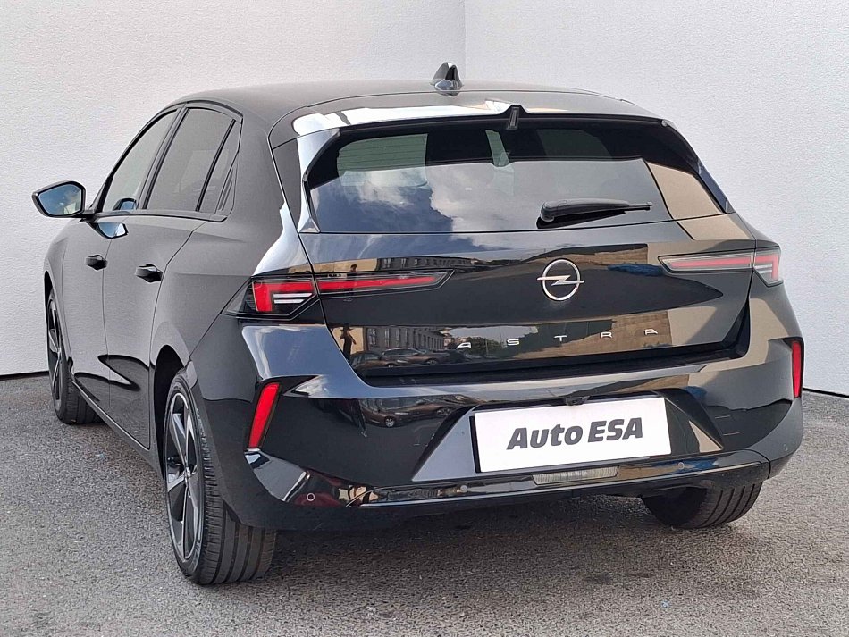 Opel Astra 1.2T Elegance
