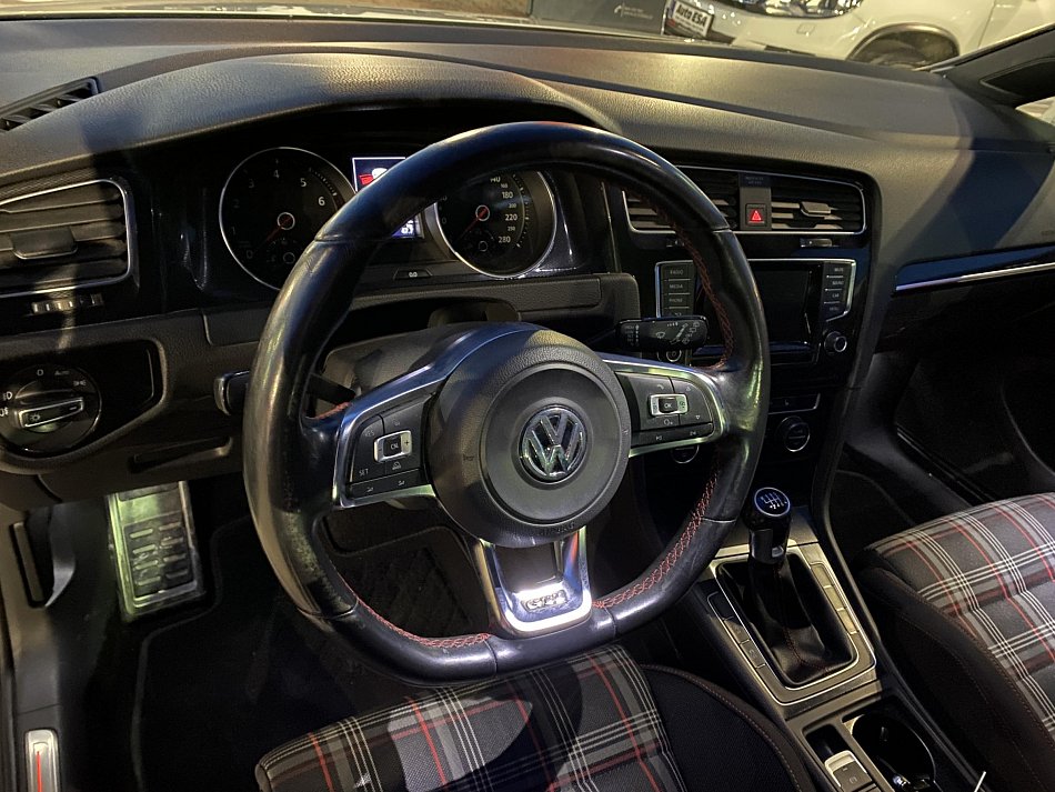 Volkswagen Golf 2.0 TSi GTi