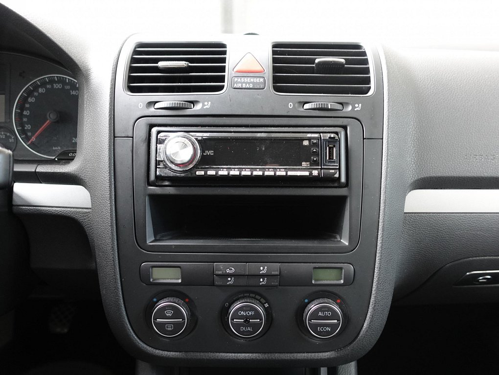 Volkswagen Golf 1.6MPi 