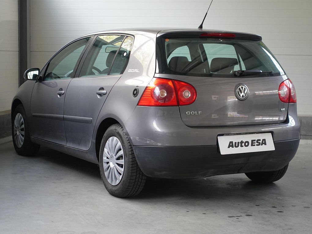 Volkswagen Golf 1.6MPi 