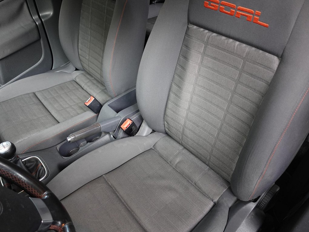 Volkswagen Golf 1.6MPi 