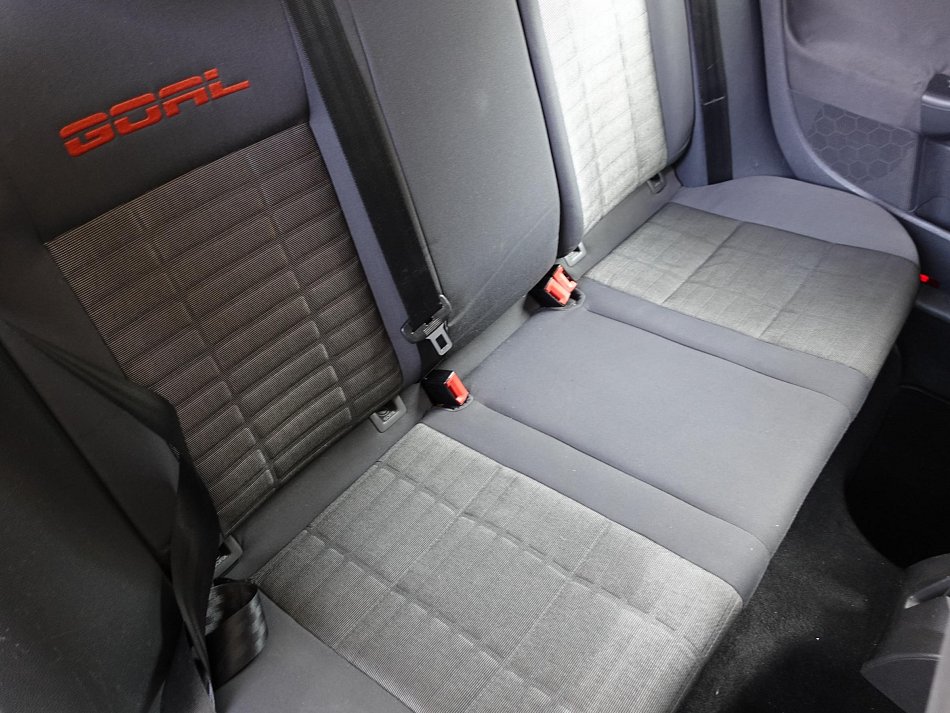 Volkswagen Golf 1.6MPi 