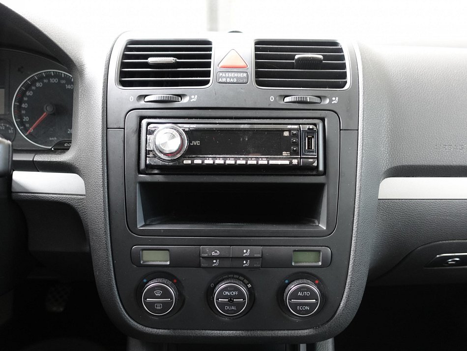 Volkswagen Golf 1.6MPi 