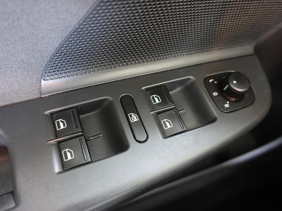 Volkswagen Golf 1.6MPi 