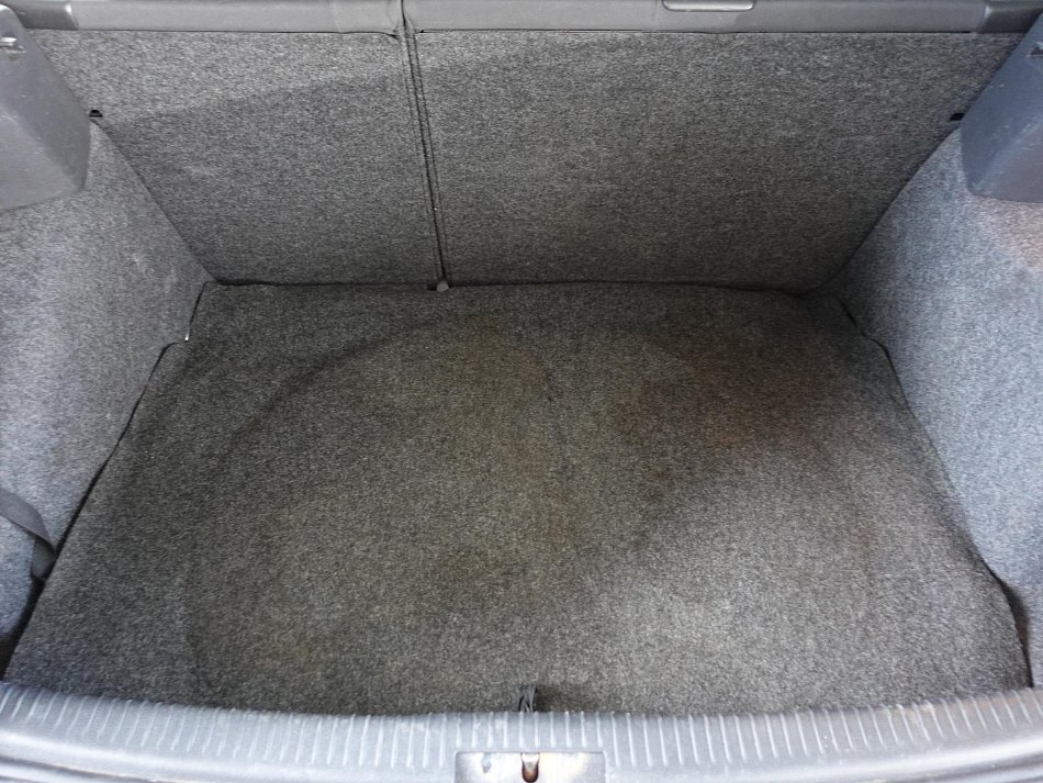 Volkswagen Golf 1.6MPi 