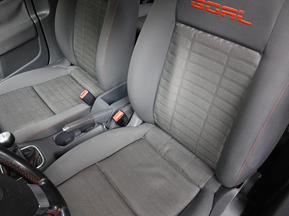 Volkswagen Golf 1.6MPi 