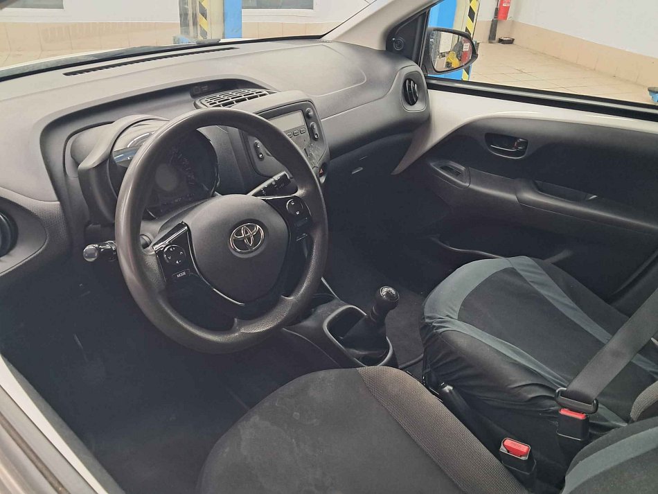 Toyota Aygo 1.0i 
