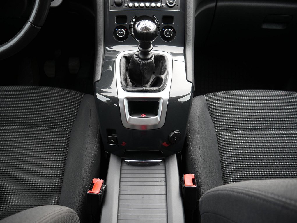 Peugeot 5008 1.2PT 