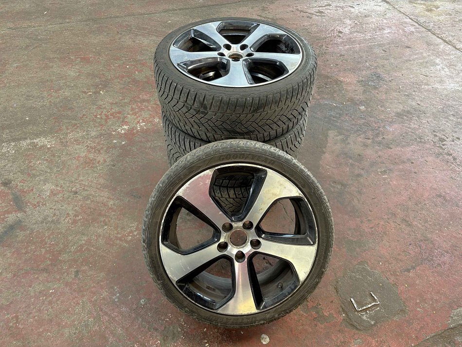 Volkswagen Golf 2.0 TFSi GTi