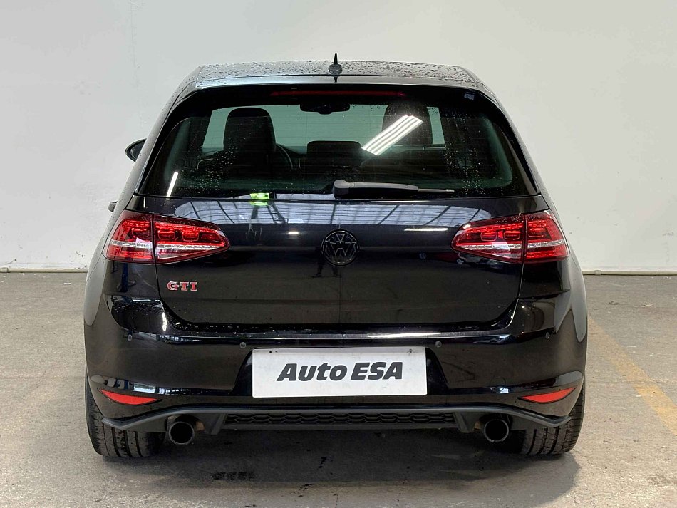 Volkswagen Golf 2.0 TFSi GTi