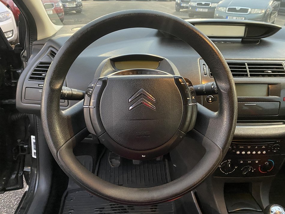 Citroën C4 1.4i 