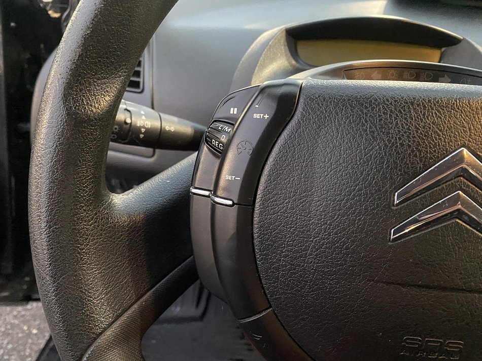 Citroën C4 1.4i 