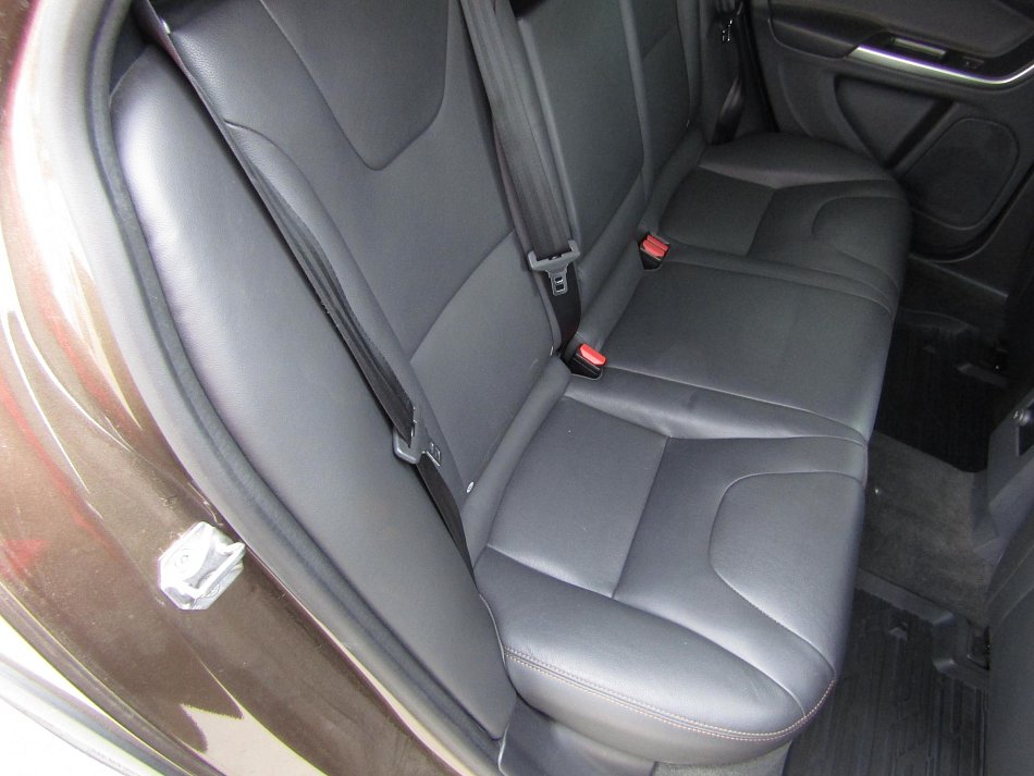 Volvo V60 2.0 D4  Cross Country