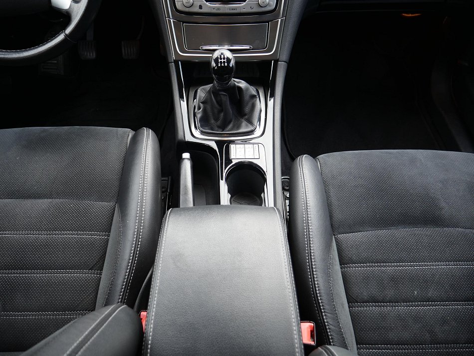 Ford Mondeo 2.0i Titanium