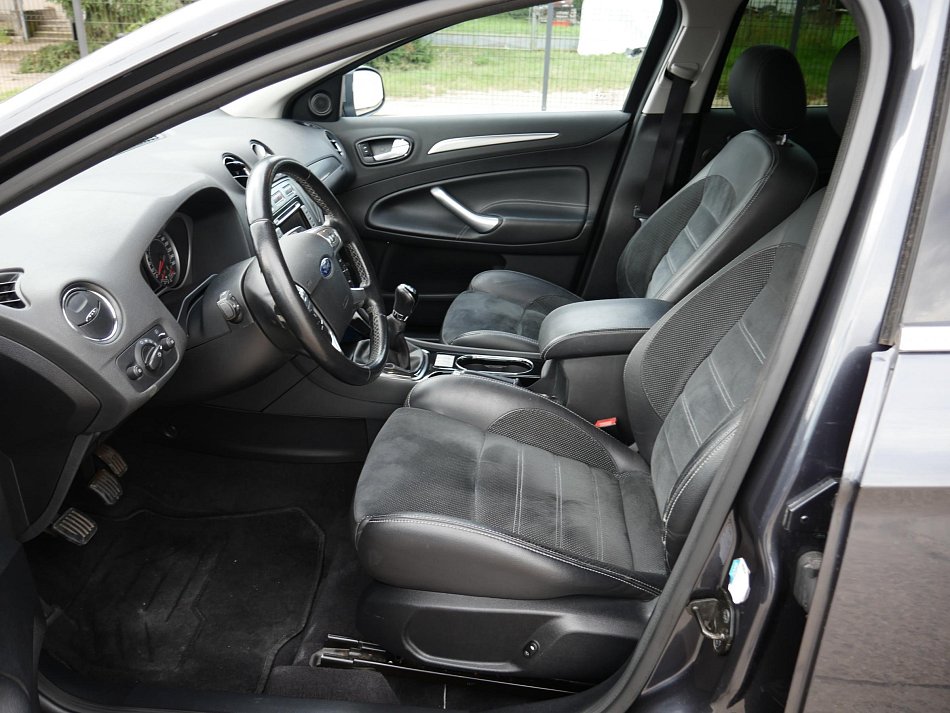 Ford Mondeo 2.0i Titanium