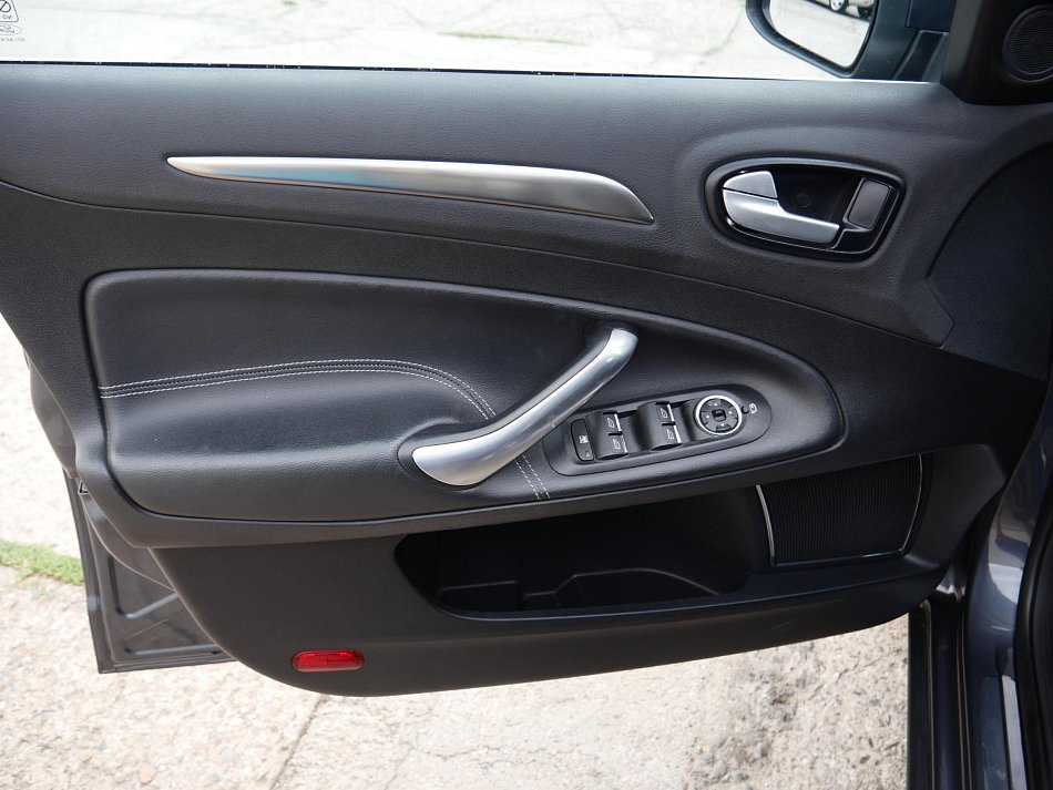 Ford Mondeo 2.0i Titanium