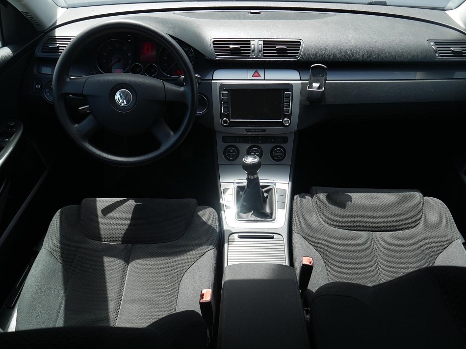 Volkswagen Passat 1.6 FSi 