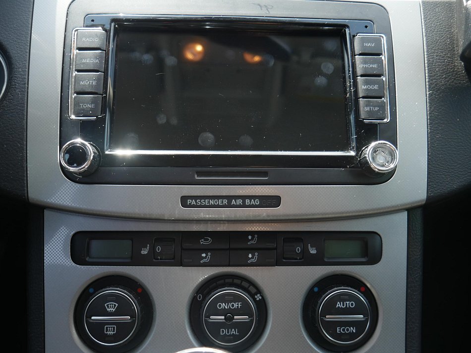 Volkswagen Passat 1.6 FSi 