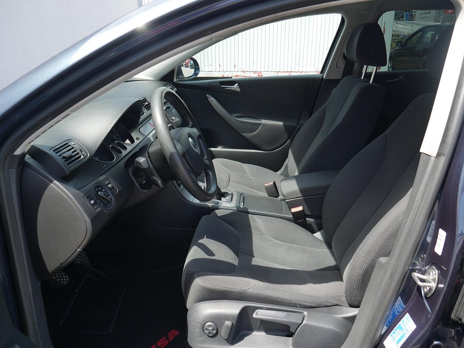 Volkswagen Passat 1.6 FSi 