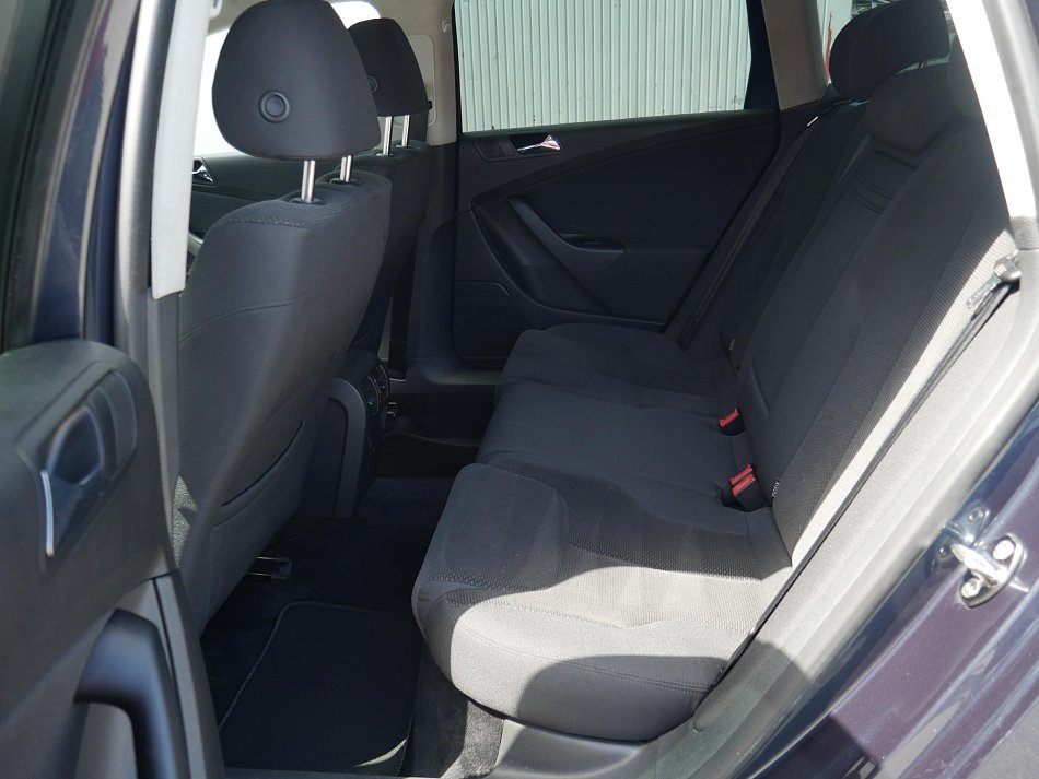 Volkswagen Passat 1.6 FSi 
