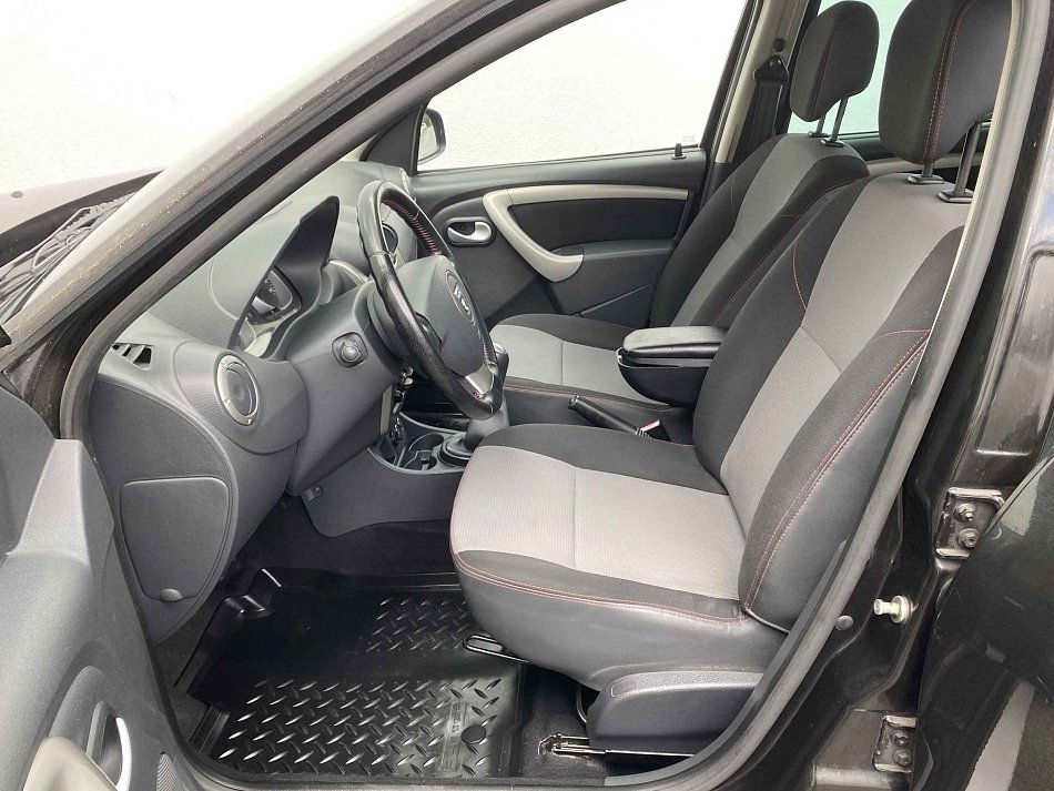 Dacia Duster 1.6 i 