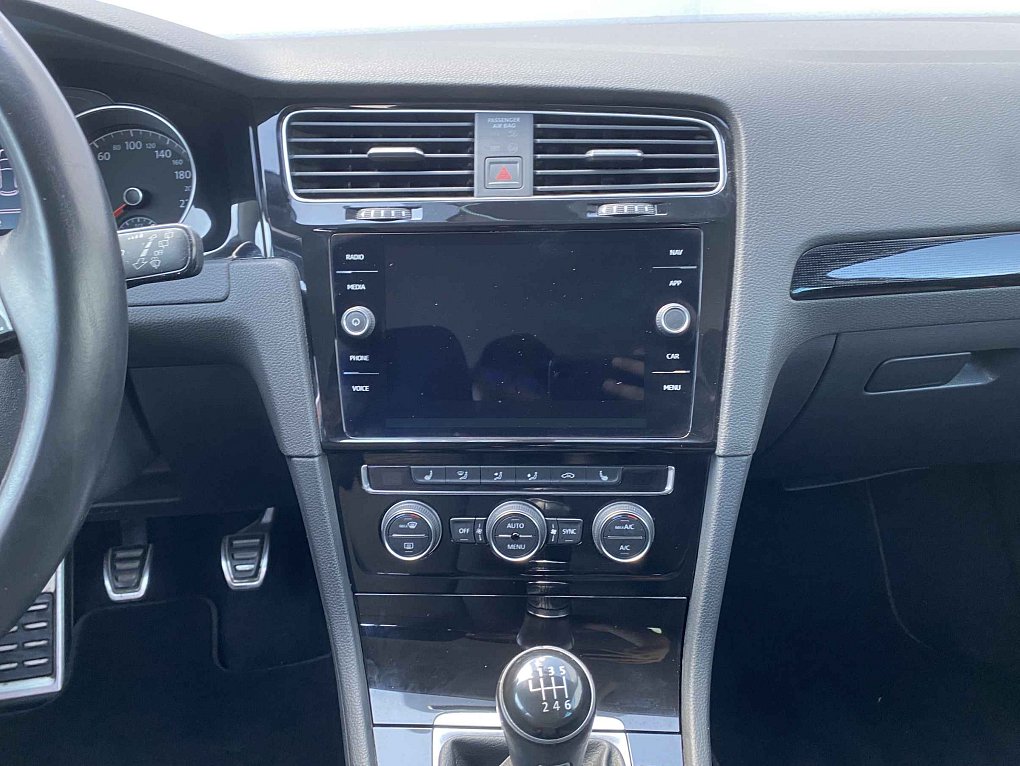 Volkswagen Golf 1.0 TSi Sound
